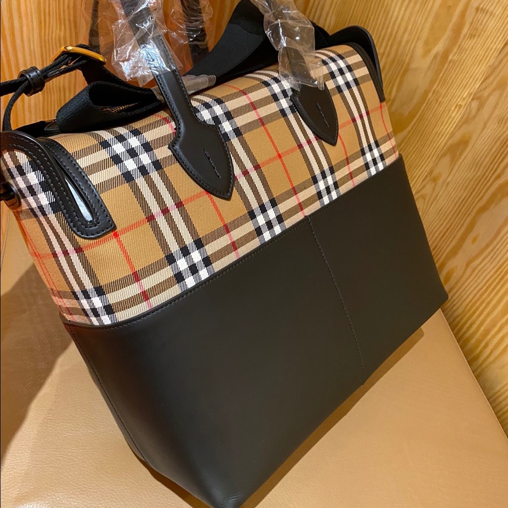 Burberry Vintage Check Kingswood Achly Diaper Bag - Picture 3 of 14